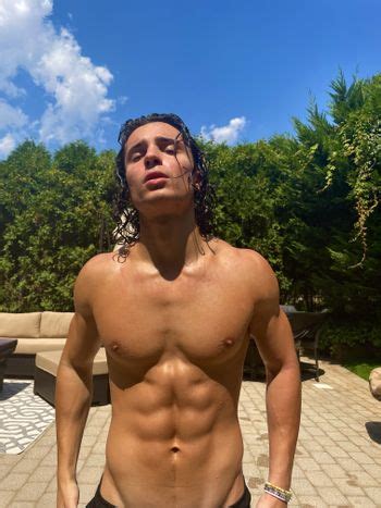 Apr 19, 2020 · London (Greater London, England) 80% Gay, 20% Straight. Gender. Male. thehottestmenxx, Sep 20, 2022. #182. Once again, hard on Tiktok and still very tamed on his Onlyfans page. Eliott9678, Eparks, ZestyTanyo and 56 others. 
